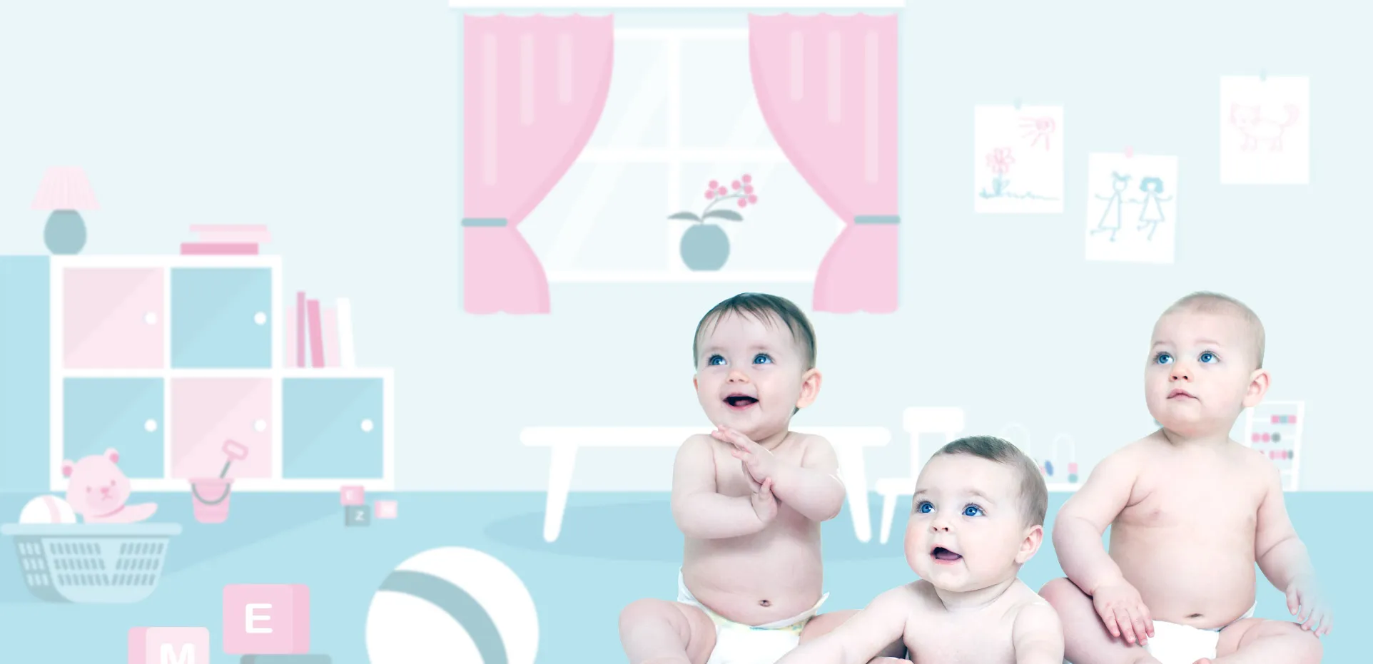 Trois bébés souriants dans une chambre d'enfant aux couleurs douces